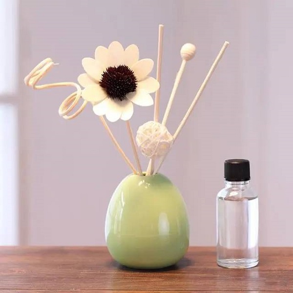 Application Of Dipropylene Glycol Methyl Ether Acetate (DPMA) Is In The Field Of Aromatherapy 